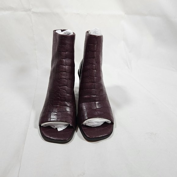 NWOT Vince Camuto Bebinder Burgundy Maroon Peep Toe Booties Women's Size 8.5 - Picture 5 of 10